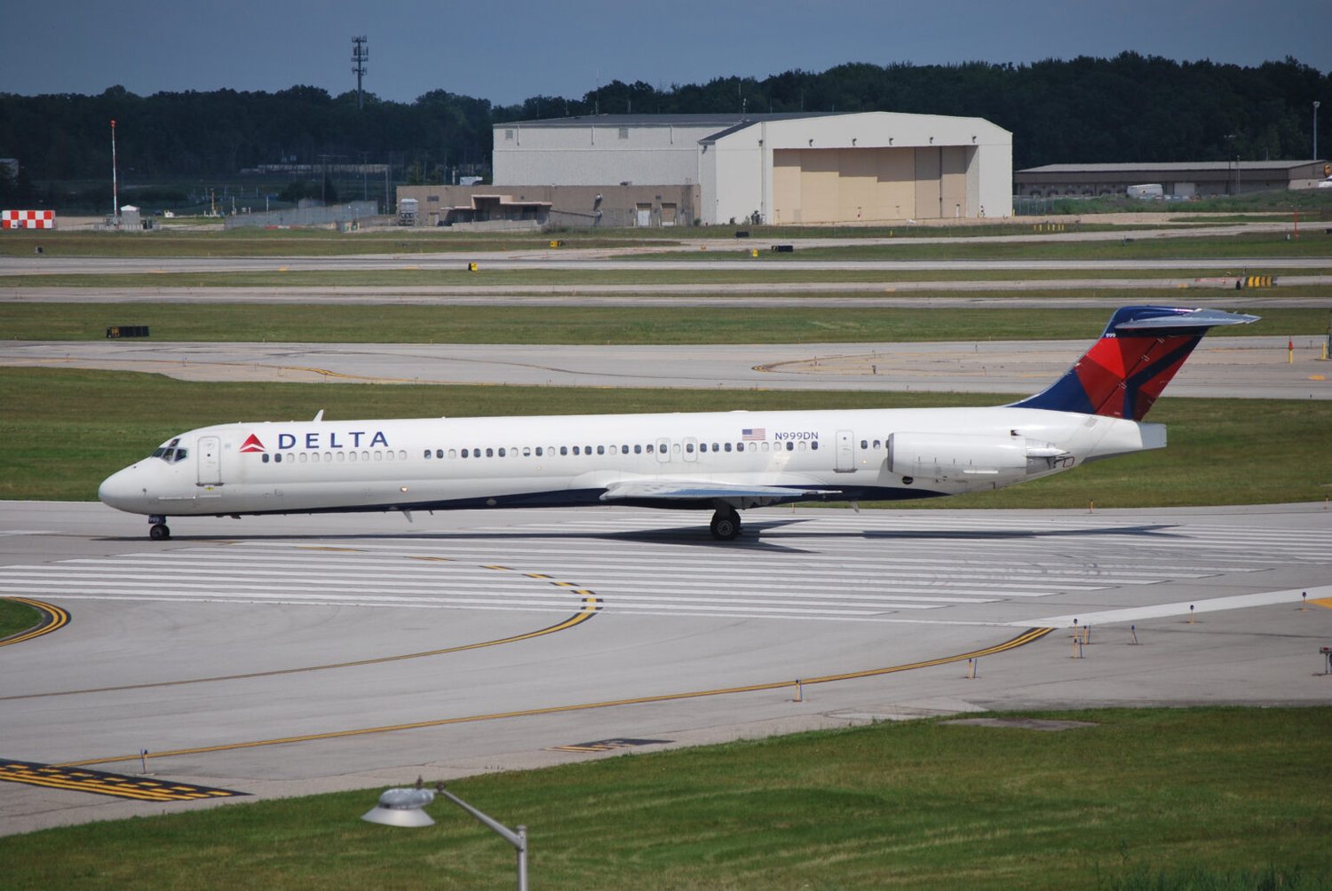 Detroit Michigan Usa - July 13 2013: Delta Air Lines