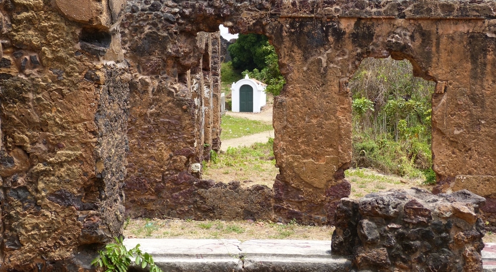 View of the chapel among the ruins in Alcântara